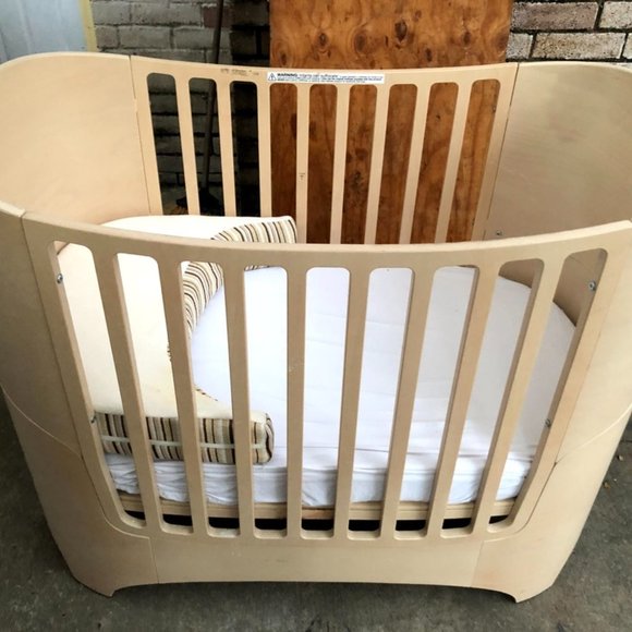 LEANDER 4-1 Convertible Crib (Perfect Condition) - Picture 3 of 5